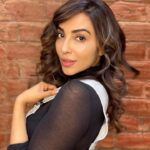 Parvatii Nair Instagram - Honey hints of Golden 🧡 styling a new look for our gorgeous @paro_nair ✨ Service in frame | Soft texture with Honey hints of golden 🧡 . . . . #hairmakeover : @dianastylish_muh @page3salonalwarpet . . Book your appointment soon . For Enquiries 📞 9840209000 . . . Location 📍 PAGE 3 Alwarpet Luxury salon & makeover studio, No.66, Oxford Center, First Floor, C.P Ramasamy Road, Next to ICICI Bank, Alwarpet, Chennai, India. . . . #page3 #page3alwarpet #warmbrown #honeybrown #page3celebrities #page3magazine #haircut #reels #reelsinstagram #reelsvideo #reelsindia #reelskarofeelkaro #reelsofinstagram #hindisongs #trendingreels #reelsexplore #explorepage #explore #reel #signaturebalayage #naturallook #muh #salon #balayage # weekend #trendinglook #brunnettehair #page3salonalwarpet #kerastase #loreal Page3 Salon Alwarpet