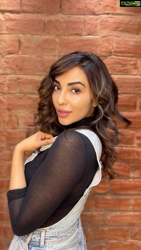 Parvatii Nair Instagram - Honey hints of Golden 🧡 styling a new look for our gorgeous @paro_nair ✨ Service in frame | Soft texture with Honey hints of golden 🧡 . . . . #hairmakeover : @dianastylish_muh @page3salonalwarpet . . Book your appointment soon . For Enquiries 📞 9840209000 . . . Location 📍 PAGE 3 Alwarpet Luxury salon & makeover studio, No.66, Oxford Center, First Floor, C.P Ramasamy Road, Next to ICICI Bank, Alwarpet, Chennai, India. . . . #page3 #page3alwarpet #warmbrown #honeybrown #page3celebrities #page3magazine #haircut #reels #reelsinstagram #reelsvideo #reelsindia #reelskarofeelkaro #reelsofinstagram #hindisongs #trendingreels #reelsexplore #explorepage #explore #reel #signaturebalayage #naturallook #muh #salon #balayage # weekend #trendinglook #brunnettehair #page3salonalwarpet #kerastase #loreal Page3 Salon Alwarpet