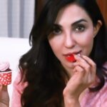 Parvatii Nair Instagram - Its valentine’s!!!! It’s almost that time of year again! Are you looking forward to spending Valentine’s Day with your loved ones? Whether you’re single or taken, there’s always something to enjoy about this special day. ITC Sunfeast Baked Creations @sunfeastbakedcreations has some of the wonderful ranges of Valentine’s Day Special Premium Desserts. You can order online via swiggy & zomato: https://swiggy.onelink.me/888564224/4d65d35b https://zomato.onelink.me/xqzv/31s5gdse #Sunfeastbakedcreations #findyoursweetmate #lovereimagined #happyvalentinesday #valentinesdayspecial #valentinesdayideas #valentinesday2023 #valentinesdaygifts #valentinesdaygiftideas #valentinetreats #valentinesweek #valentines #valentinespecial #valentinescookies #valentinescake #valentinecupcakes