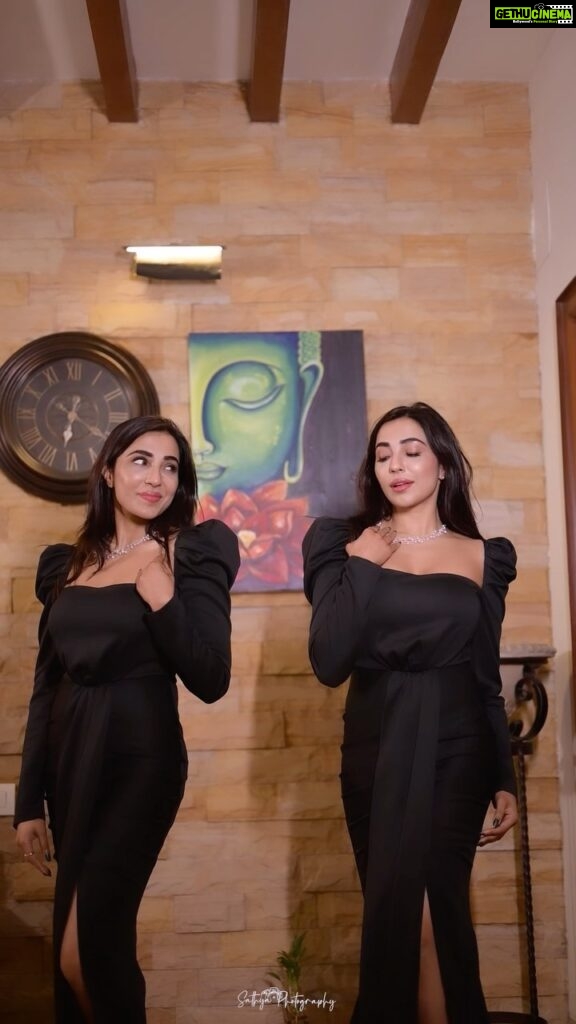 Parvatii Nair Instagram - Guys finally it’s time to introduce my twin!! 👯‍♀️ @sathyaphotography3