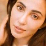 Parvatii Nair Instagram – My skin rituals are incomplete without the Pears #7DaysToGlow routine, it brings out my inner natural glow by removing all skin dullness!

Use the Pears Pure and Gentle Soap and let the 100% Glycerin nourish and moisturise the deep ends of your skin!

#7DaysToGlow with @pears_india

#Pears #Soap #Skincare #Collaboration