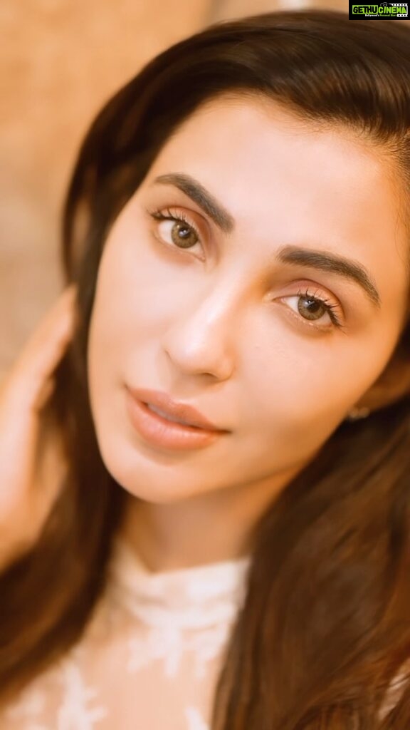 Parvatii Nair Instagram - My skin rituals are incomplete without the Pears #7DaysToGlow routine, it brings out my inner natural glow by removing all skin dullness! Use the Pears Pure and Gentle Soap and let the 100% Glycerin nourish and moisturise the deep ends of your skin! #7DaysToGlow with @pears_india #Pears #Soap #Skincare #Collaboration