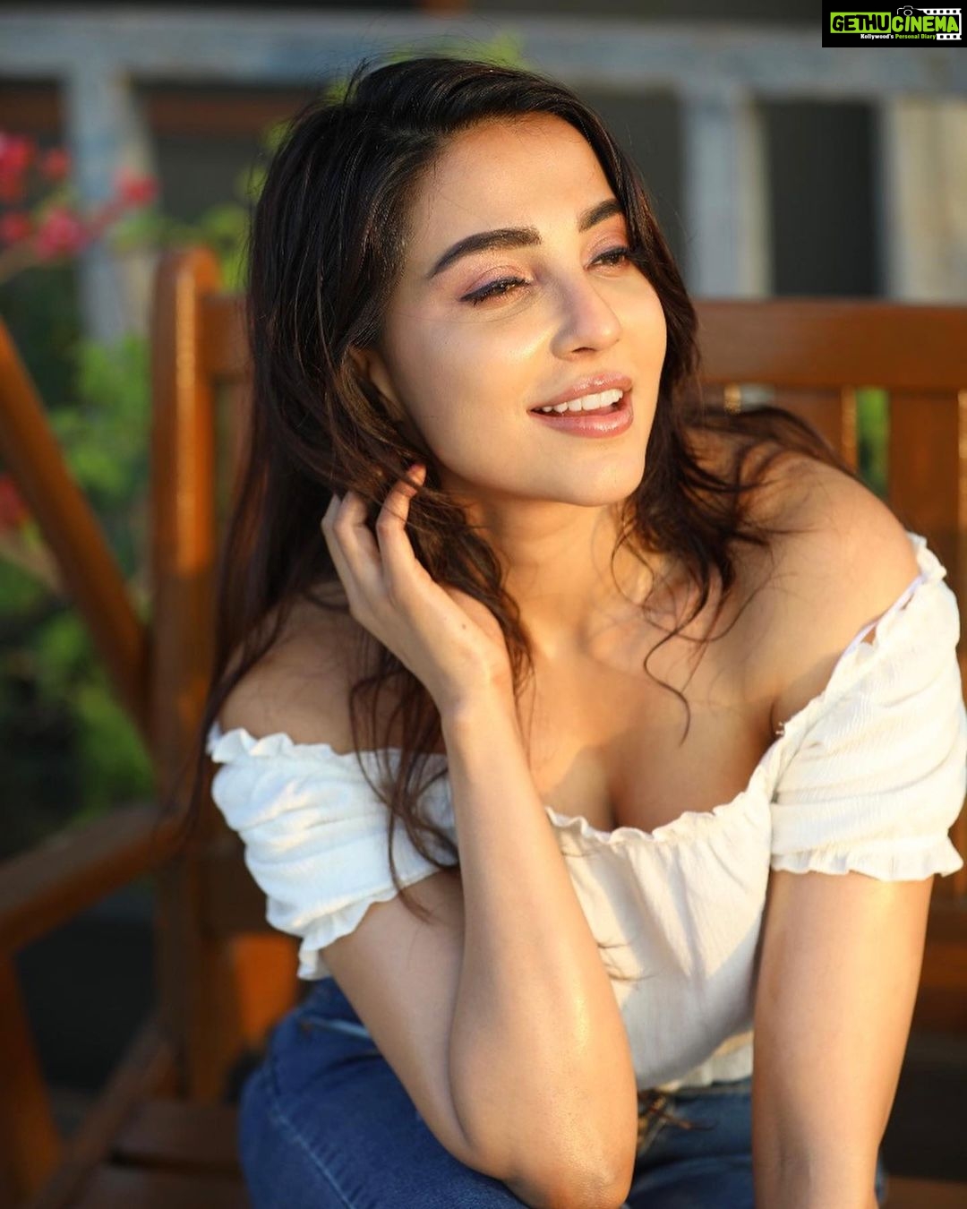 Parvatii Nair Instagram - How about some sunshine ☀️ ❤️