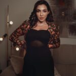 Parvatii Nair Instagram - Life is a party, dress for it! Shot by @frames_by_nithin Styled by @paviiiee_08 Jewellery @konikajewellery Outfit @labelkaksh Make up @naaz_makeup_hair