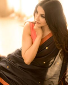Parvatii Nair Instagram - Can I not look at you 😌🤗 @camerasenthil