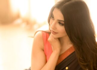 Parvatii Nair Instagram - Can I not look at you 😌🤗 @camerasenthil