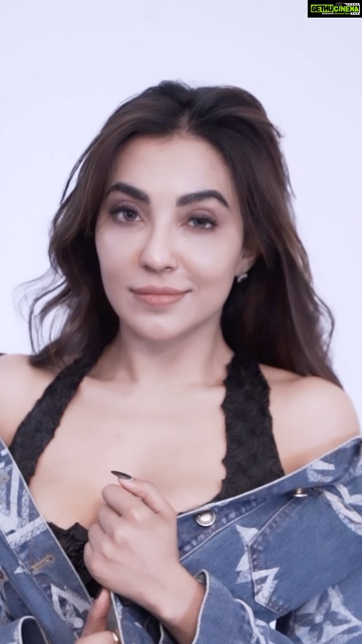 Parvatii Nair Instagram - If you are always trying to be normal, you will never know how amazing you can be. @frames_by_nithin @paviiiee_08 @naaz_makeup_hair #parvatinair #parvatiswardrobe #louisvuitton #alexanderwang #actor