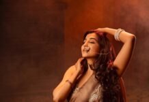 Parvatii Nair Instagram - Stay bold , stay GOLD🌟 . . . Styling & Creative direction @soigne_official_ Makeover @kaviyaartistry_off Photography @murlee_photography Wardrobe @vibha_the_boutique