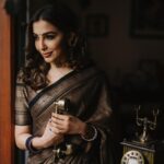 Parvatii Nair Instagram – ❤️❤️❤️

Photography & videos: @jakobz_media @krish.jkm @rajo_bhaii
Assisted by: @julien.filmmaker
Stylist: @ratchasi
Saree: @ranyasarees
Make up and hair: @geetha_mua_chennai