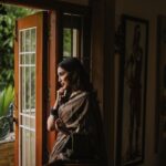 Parvatii Nair Instagram – ❤️❤️❤️

Photography & videos: @jakobz_media @krish.jkm @rajo_bhaii
Assisted by: @julien.filmmaker
Stylist: @ratchasi
Saree: @ranyasarees
Make up and hair: @geetha_mua_chennai