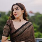 Parvatii Nair Instagram – ❤️❤️❤️

Photography & videos: @jakobz_media @krish.jkm @rajo_bhaii
Assisted by: @julien.filmmaker
Stylist: @ratchasi
Saree: @ranyasarees
Make up and hair: @geetha_mua_chennai