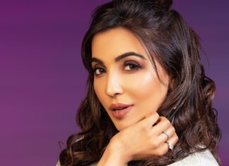 Parvatii Nair Instagram - I was not sure which one Should be the cover 😜 Styling & Outfit @soigne_official_ Photography @gk_.photography._ Makeup @makeupbyvaishalikrishnan Hairstylist @loki_makeupartist