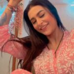 Pavitra Punia Instagram - Aati hai na eglis mujhe #pavitraapuniya #fashion #style #glam #comedy #reelsindia #english