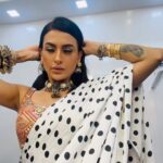 Pavitra Punia Instagram - Too quick to move after packup moments 🥸 With team #teampp #jhallay #pavitraapuniya #thegirlwithdiamondteeth #pavitraa #shooting #vanity