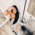 Pavitra Punia Instagram – Polka is forever in fashion 🤍✔️

#pavitraapuniya #fashion #style #glam #vanity #mirror #lifestyle #saree