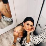Pavitra Punia Instagram – Polka is forever in fashion 🤍✔️

#pavitraapuniya #fashion #style #glam #vanity #mirror #lifestyle #saree