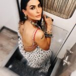 Pavitra Punia Instagram – Polka is forever in fashion 🤍✔️

#pavitraapuniya #fashion #style #glam #vanity #mirror #lifestyle #saree
