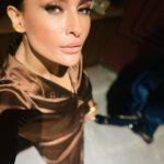 Pavitra Punia Instagram - …. about last night @cirqabombay I looked THE Best Outfit theme is one of my favourite #ferrerorocher “a chocolate ball with gold packing and the hidden gem hazelnut “ Wearing : my own collection🪶 Jewels : @versace and #goldbangles (straight from my treasure box) Bag : @hm Pumps : @gianvitorossi #pavitraapuniya #fashion #style #fashionstyle #glam #iamfashion it’s burnin in here 🍂 #milanfashion #parisfashion Lower Parel