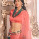 Pavitra Punia Instagram – 🌸 Gulabi pe hara 

#pavitraapuniya #fashion #style #glam #bazaar