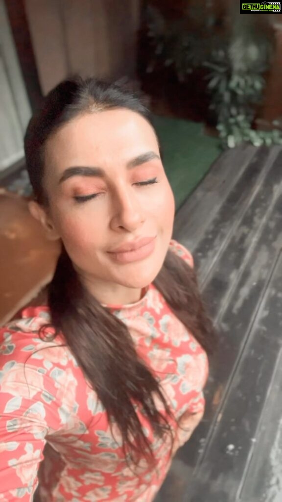 Pavitra Punia Instagram - The clouds ☁️ are pouring 🌧️ the breeze at play 🌿 #pavitraapuniya #rains