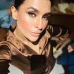 Pavitra Punia Instagram - …. about last night @cirqabombay I looked THE Best Outfit theme is one of my favourite #ferrerorocher “a chocolate ball with gold packing and the hidden gem hazelnut “ Wearing : my own collection🪶 Jewels : @versace and #goldbangles (straight from my treasure box) Bag : @hm Pumps : @gianvitorossi #pavitraapuniya #fashion #style #fashionstyle #glam #iamfashion it’s burnin in here 🍂 #milanfashion #parisfashion Lower Parel