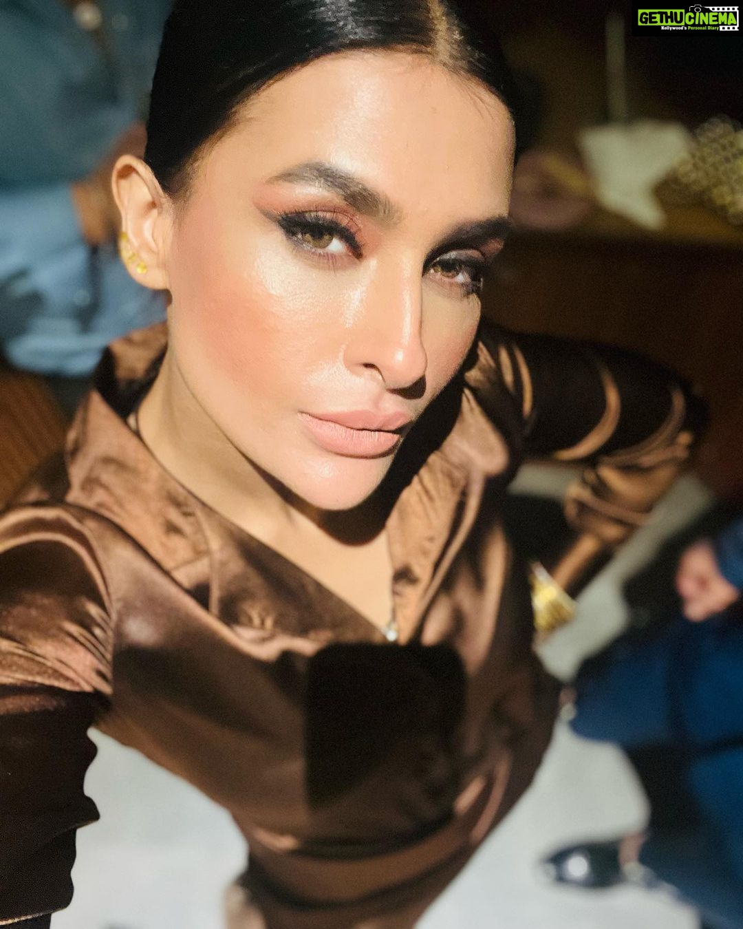 Pavitra Punia Instagram - …. about last night @cirqabombay I looked THE Best Outfit theme is one of my favourite #ferrerorocher “a chocolate ball with gold packing and the hidden gem hazelnut “ Wearing : my own collection🪶 Jewels : @versace and #goldbangles (straight from my treasure box) Bag : @hm Pumps : @gianvitorossi #pavitraapuniya #fashion #style #fashionstyle #glam #iamfashion it’s burnin in here 🍂 #milanfashion #parisfashion Lower Parel