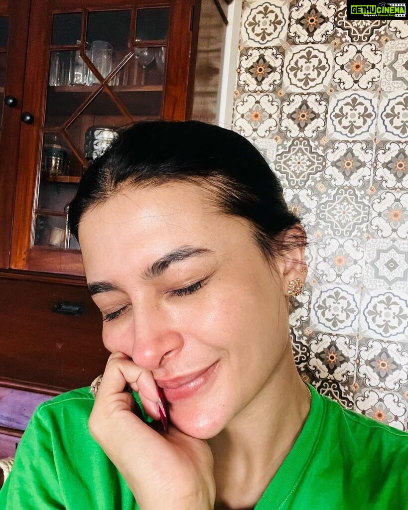 Pavitra Punia Instagram - Uploading 🫥 energy for the #nomakeup is not make up for me because #ilovemakeup ☺️ #pavitraapuniya #grateful #fashion #style #glam 🌞