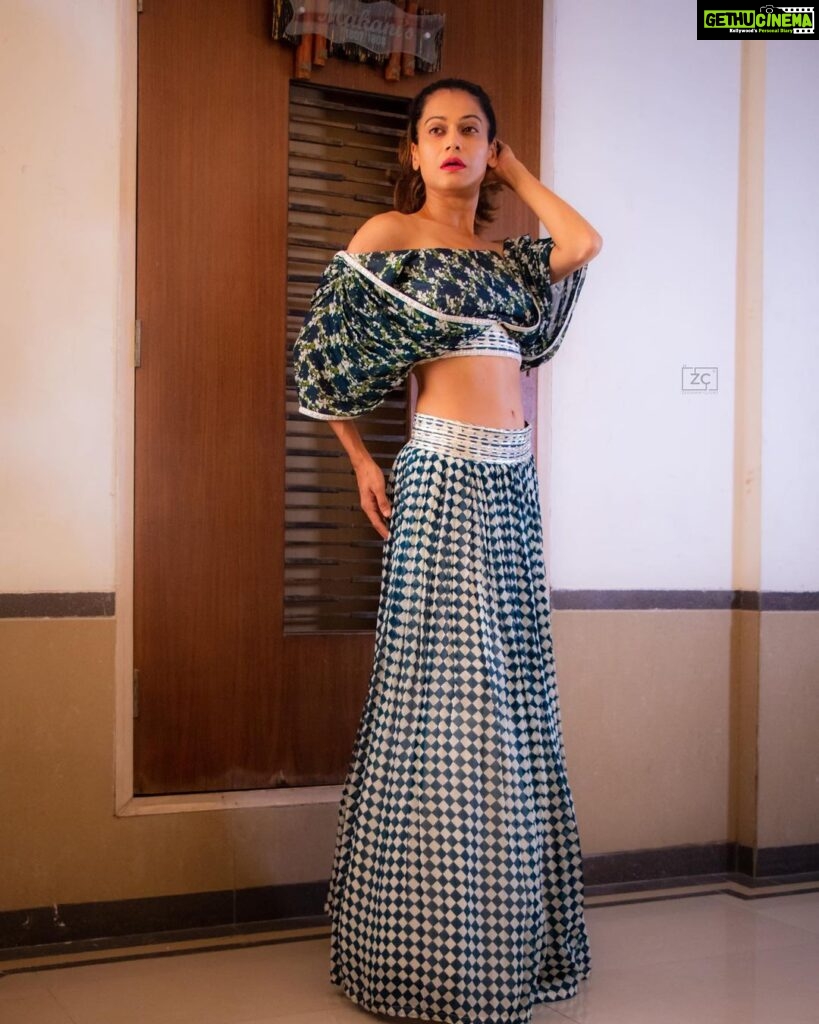 Payal Rohatgi Instagram - The more u please people the more they treat you like slaves. Have some fucking standards 🥰 #payalrohatgi #ladkihoonladsaktihoon #yogasehihoga