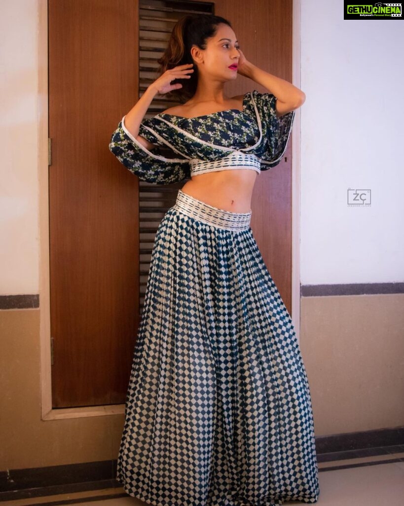 Payal Rohatgi Instagram - The more u please people the more they treat you like slaves. Have some fucking standards 🥰 #payalrohatgi #ladkihoonladsaktihoon #yogasehihoga