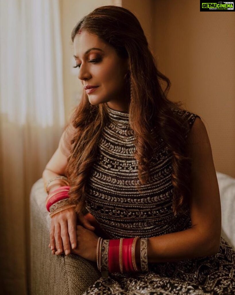 Payal Rohatgi Instagram - Your intention behind something is what determines the outcome 🥰 #payalrohatgi #yogasehihoga #ladkihoonladsaktihoon