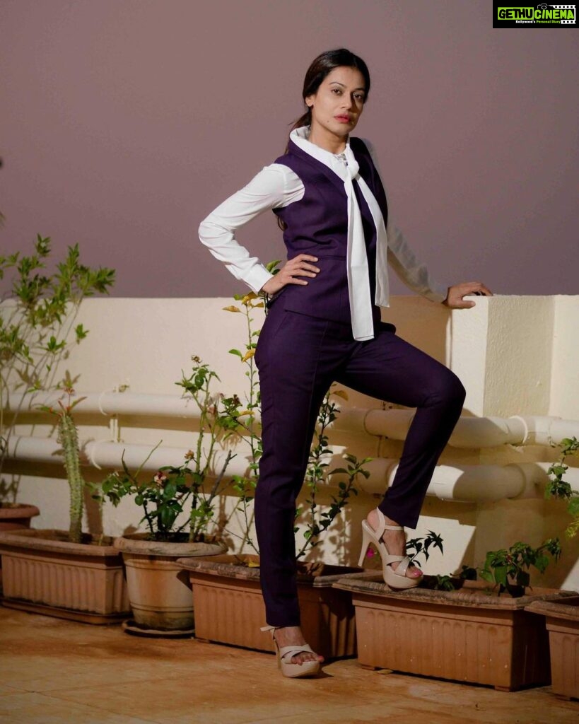 Payal Rohatgi Instagram - Sometimes the grass is greener because it’s fake 🤪😊😘 #payalrohatgi #yogasehihoga #ladkihoonladsaktihoon