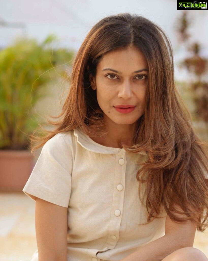 Payal Rohatgi Instagram - Sometimes u have to just stay silent as no words can explain how you feel 😊 #payalrohatgi #yogasehihoga #ladkihoonladsaktihoon