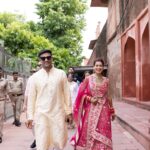 Payal Rohatgi Instagram – Happy Valentine’s day to all ❤️🤗
#valentines #gratitude #happiness 
#sangramsingh #payalrohatgi Taj Mahal, Agra.