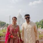 Payal Rohatgi Instagram – Happy Valentine’s day to all ❤️🤗
#valentines #gratitude #happiness 
#sangramsingh #payalrohatgi Taj Mahal, Agra.