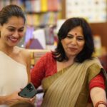 Payal Rohatgi Instagram – You think you know me 🙀 Think again 🙏 

With senior advocate Abha ji and her son 🥰

#payalrohatgi #yogasehihoga🧘‍♂️ #ladkihoonladsaktihoon