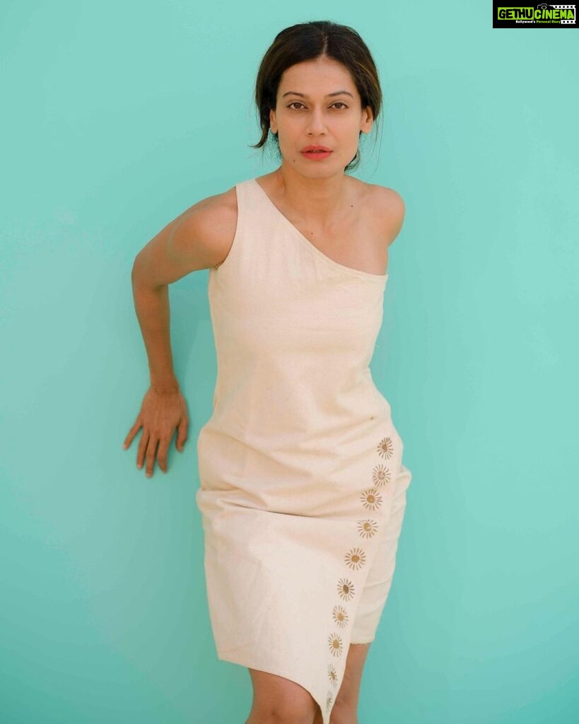 Payal Rohatgi Instagram - Laugh with many, but don’t trust any 😍 #payalrohatgi #yogasehihoga #ladkihoonladsaktihoon #vocalforlocal
