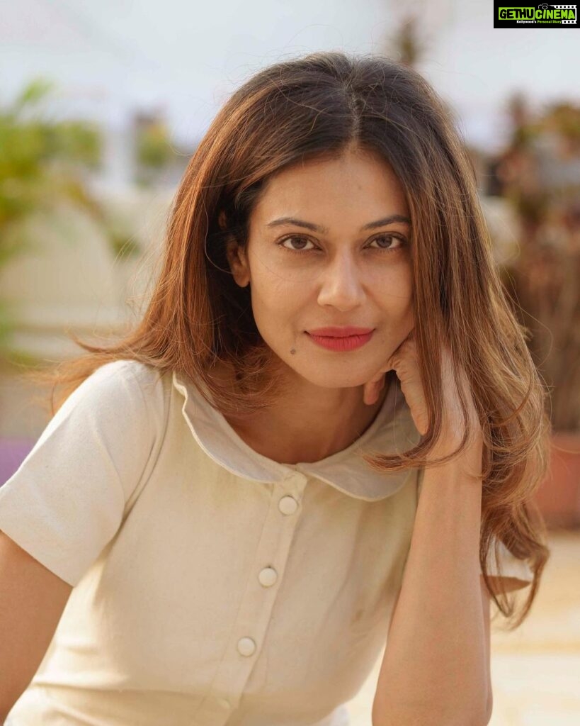 Payal Rohatgi Instagram - Sometimes u have to just stay silent as no words can explain how you feel 😊 #payalrohatgi #yogasehihoga #ladkihoonladsaktihoon