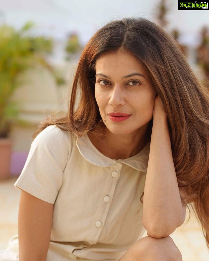 Payal Rohatgi Instagram - Sometimes u have to just stay silent as no words can explain how you feel 😊 #payalrohatgi #yogasehihoga #ladkihoonladsaktihoon