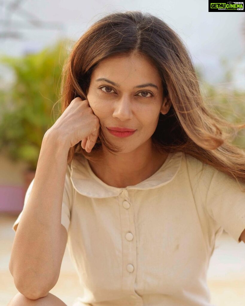 Payal Rohatgi Instagram - Sometimes u have to just stay silent as no words can explain how you feel 😊 #payalrohatgi #yogasehihoga #ladkihoonladsaktihoon