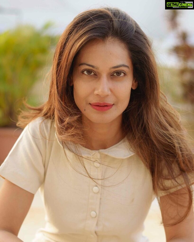Payal Rohatgi Instagram - Sometimes u have to just stay silent as no words can explain how you feel 😊 #payalrohatgi #yogasehihoga #ladkihoonladsaktihoon