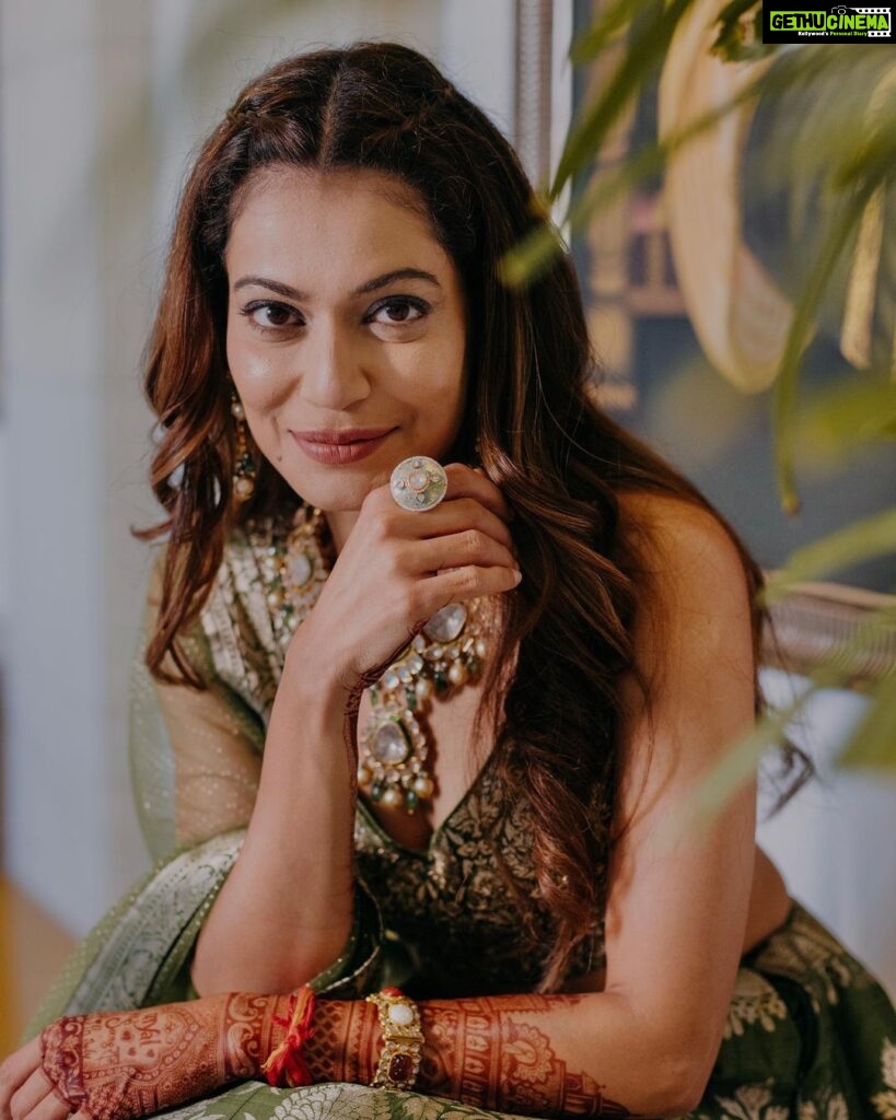 Payal Rohatgi Instagram - Don’t waste your time on chasing butterflies, Mend your garden and they will come 🥰🥰 #payalrohatgi #yogasehihoga #ladkihoonladsaktihoon