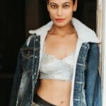 Payal Rohatgi Instagram - The only thing in this world that gives orders is balls 🙃 📸 : @ruphotographer2 #payalrohatgi #yogasehihoga #ladkihoonladsaktihoon