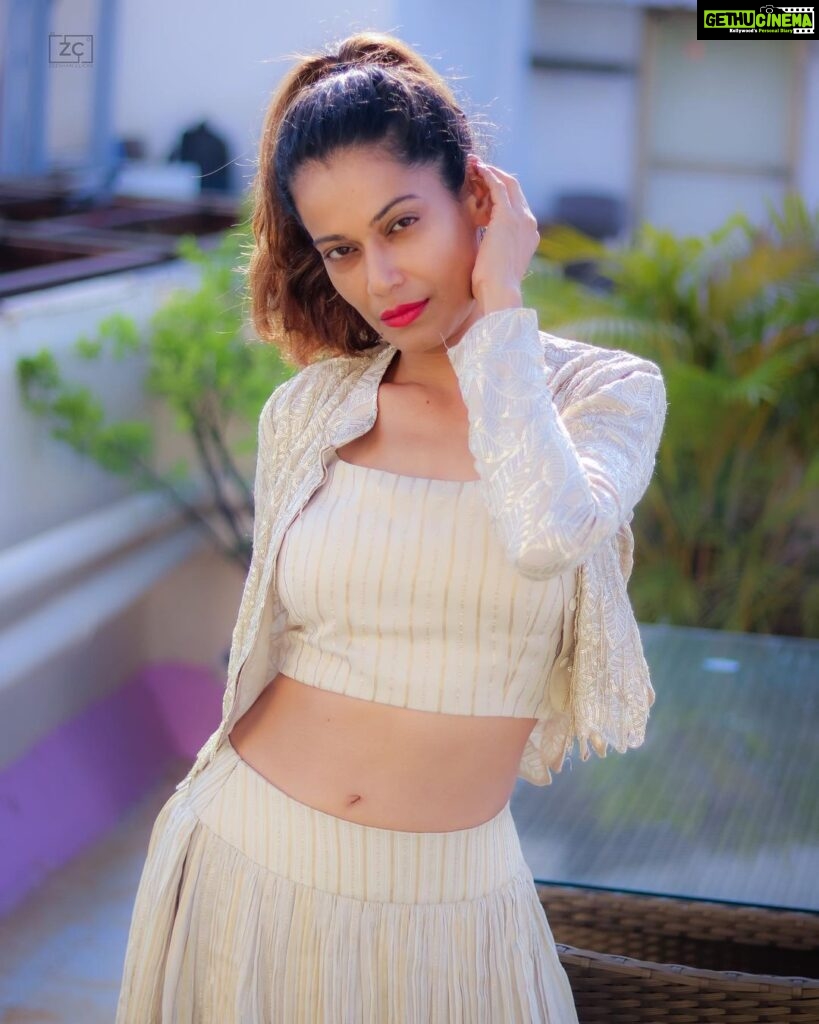 Payal Rohatgi Instagram - Nobody watches you harder than the person who wants you to fail.. Give them a Good show 🤩 #payalrohatgi #ladkihoonladsaktihoon #yogasehihoga