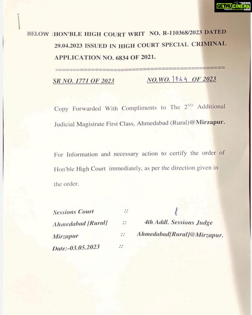 Payal Rohatgi Instagram - The game changes when you learn how to control your emotions. Waiting for my Set Aside Order from Honourable Trial Court so that I can finally open the 2 year old sealed boxes from Court having my mobile phones 🙏 Special Thanks to : COURT MASTER Bharat Makwana ji, Deputy Registrar, Jayesh Dulera ji, Nirmal R Ahir ji, Hemant Mir ji. #payalrohatgi #ladkihoonladsaktihoon #yogasehihoga