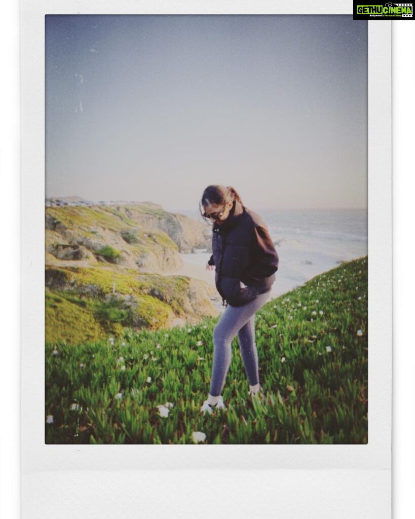 Prajakta Koli Instagram - Sunset postcards. 🫶🏼