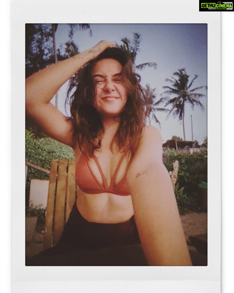 Prajakta Koli Instagram - Resting beach face. ✌️