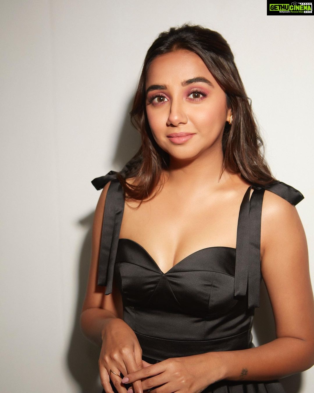 Prajakta Koli Instagram - ♥️💭 … Makeup by @sahithya.shetty Hair by @rupali.dhumal 📷- @shivamguptaphotography