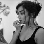 Prajakta Koli Instagram - MateREAL gworl🤸‍♂️ … Hair and makeup by @mansimao @hairsprayandtheartist 📷- @roverdiaries_