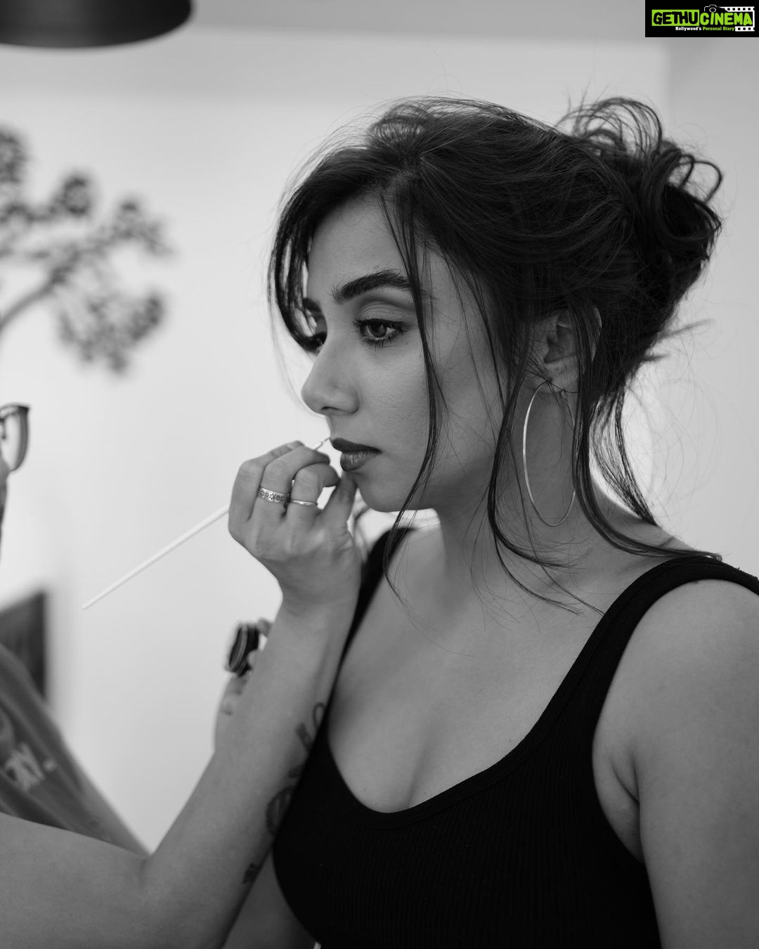Prajakta Koli Instagram - MateREAL gworl🤸♂️ … Hair and makeup by @mansimao @hairsprayandtheartist 📷- @roverdiaries_