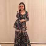 Prajakta Koli Instagram - Thank you for the honour Economic Times💜 Love you @balanvidya ♥️🫶🏼 … Wearing @baisegaba Earrings @sangeetaboochra Sources by @homerakhan3400